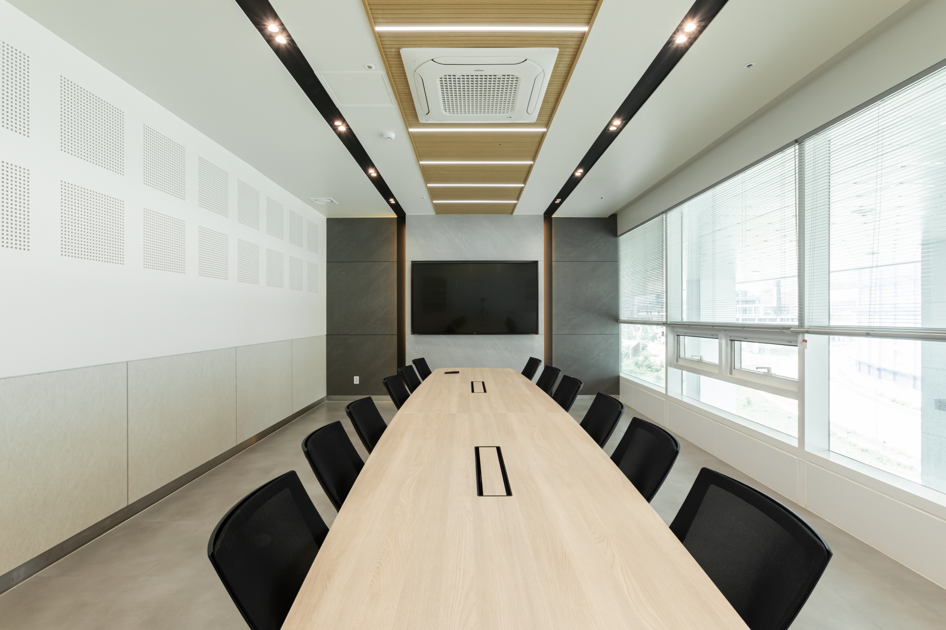 /user/s/soldesign/editor/2401/d982537b8f5bb7df7f78ebccf064a910_1705475567_5677.jpg 이미지크게보기
