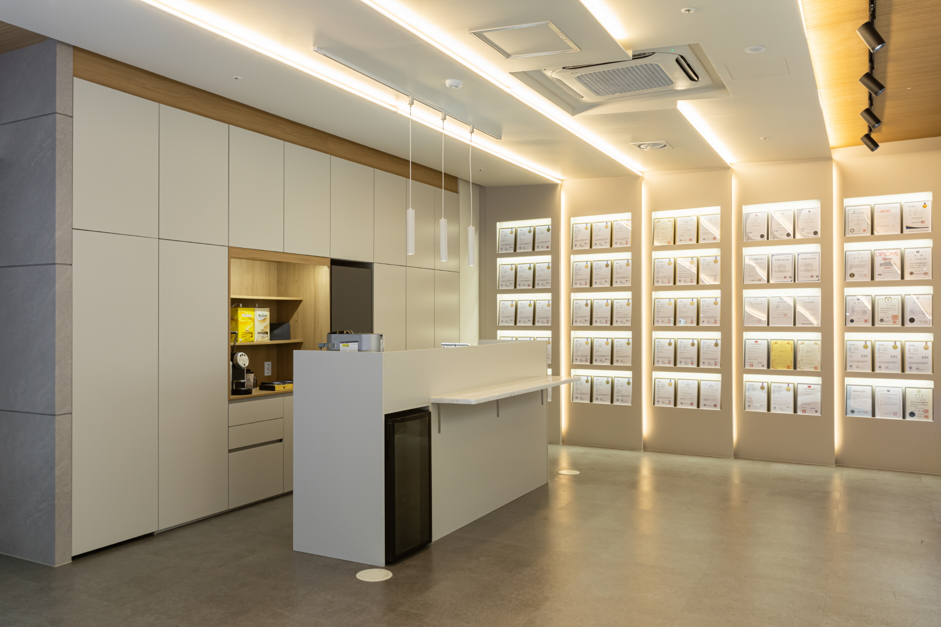 /user/s/soldesign/editor/2401/d982537b8f5bb7df7f78ebccf064a910_1705475573_494.jpg 이미지크게보기