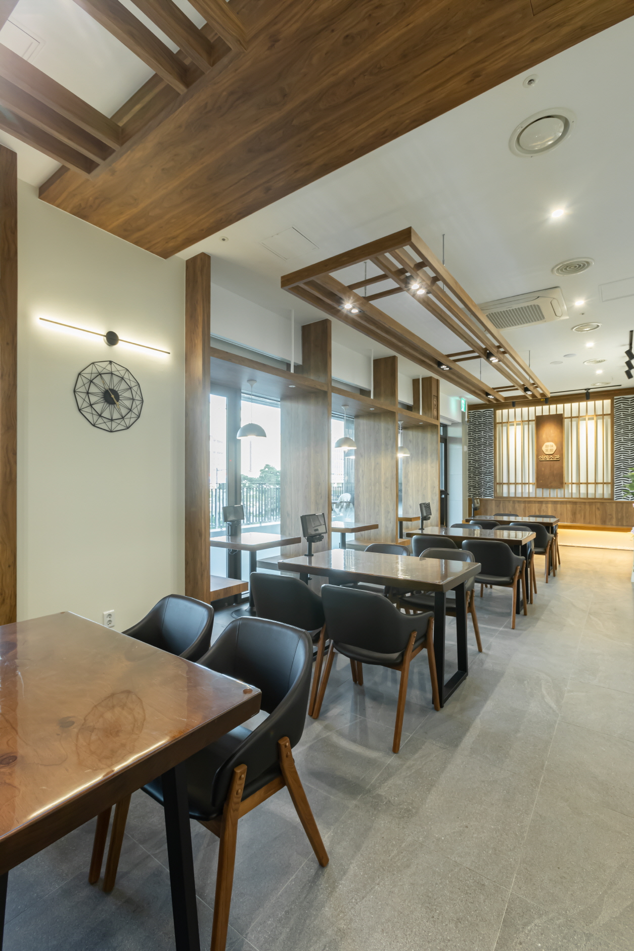 /user/s/soldesign/editor/2401/d982537b8f5bb7df7f78ebccf064a910_1705475701_2578.jpg 이미지크게보기